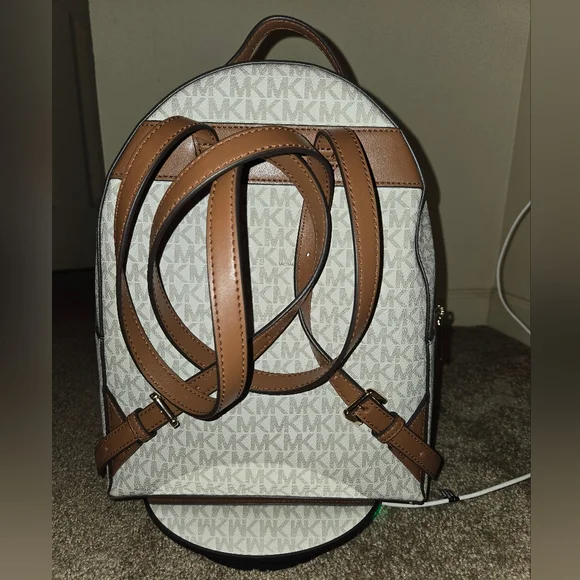 NWT Michael Kors Sheila Medium Logo Backpack - Picture 5 of 11